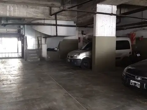 COCHERA FIJA Y CUBIERTA,EXCELENTE UBICACIÓN SOBRE AV MEDRANO