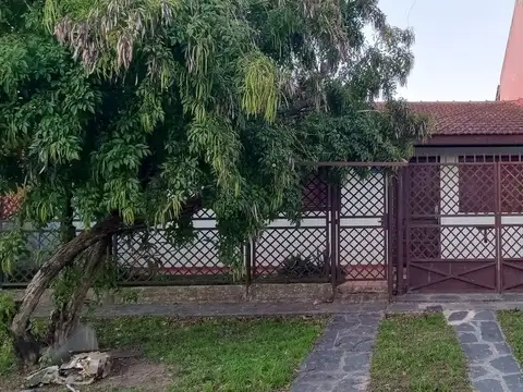 VENTA CASA CUATRO AMBIENTES CON PATIO EN ESPELETA 