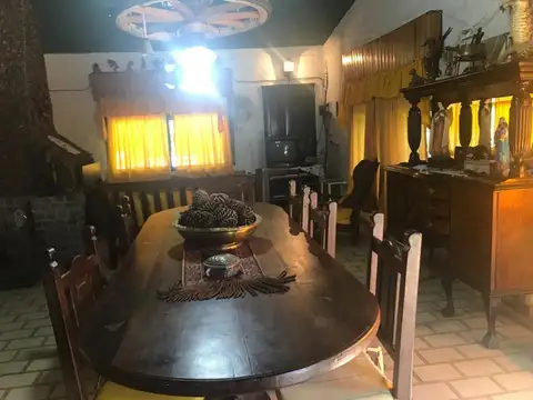 VENTA QUINTA CON PILETA TERRENO DE 1600 m2 EN 20 DE JUNIO