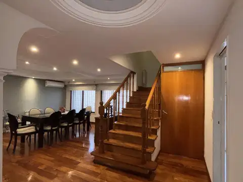 Casa en Venta con 5 cocheras