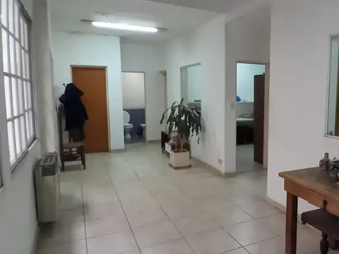 VENTA PERMUTA CASA 3 AMB. A REFACCIONAR FLORESTA