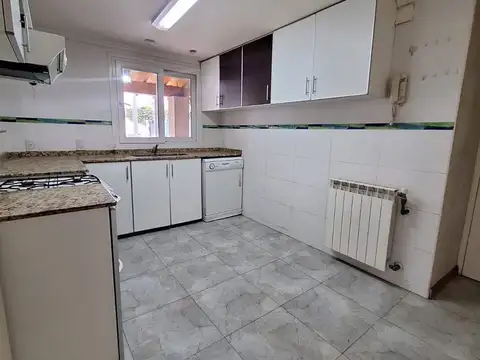 Casa en Venta con 3 cocheras