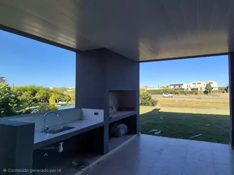 Casa en Venta con 2 cocheras