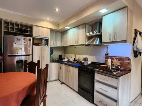 Depto Tipo Casa en Venta con 1 cocheras