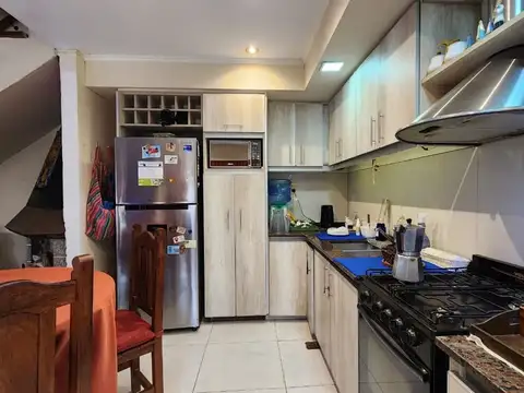 Depto Tipo Casa 4 ambientes con 2 baños