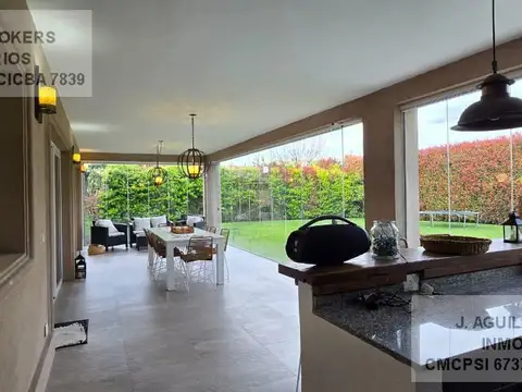 Casa en Alquiler Temporal con 2 cocheras