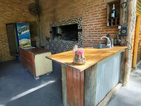 Casa 4 ambientes con 2 baños