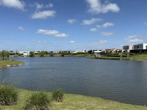 Lote en Venta de 1.000 m2 en Barrio San Sebastián(ESCOBAR) AREA 5, Frente a la LAGUNA