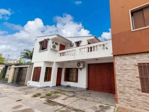 EXCELENTE CASA EN FOMENTO 9 DE JULIO