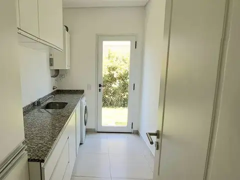 Venta Casa 5 Amb. Barrio Acacias Puertos del Lago