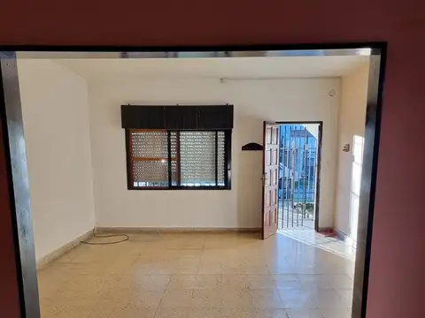 Casa en Alquiler en Villa Luzuriaga, $ 900.000
