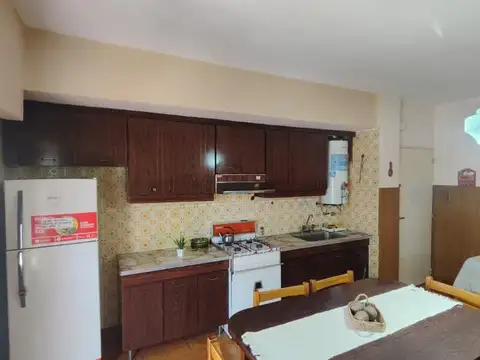 Oportunidad , dos ambientes al frente con gas natural.