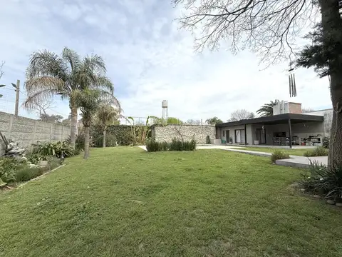 VENTA - CASA 3 DORMITORIOS CON PILETA - FUNES 