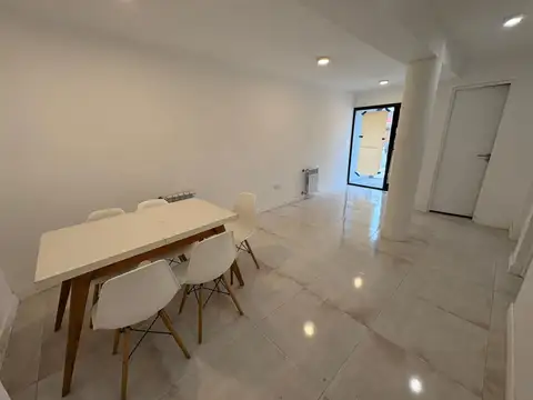 Ph 3 ambientes al frente con cochera en España 183