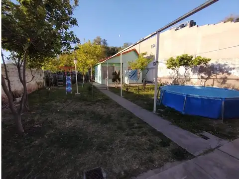 Casa 8 ambientes con 4 baños