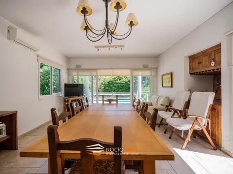 Casa 6 ambientes con 5 baños