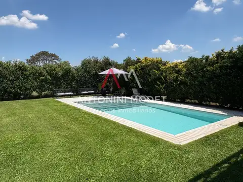 Casa en Alquiler Temporal con 2 cocheras