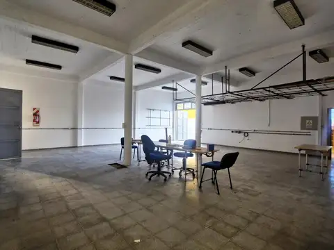 Oficina en Alquiler con 3 cocheras