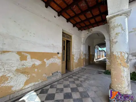 Casa 16 ambientes con 6 baños