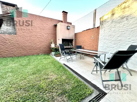 Casa en Venta con 2 cocheras