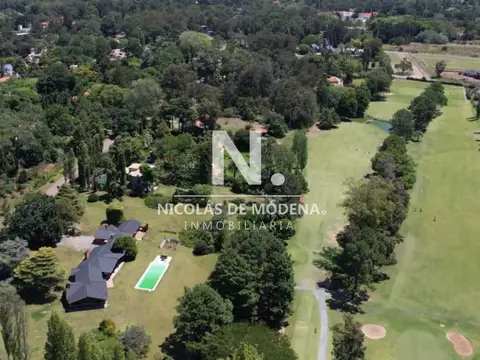 En venta casa de 4 dormitorios, con agradable entorno en Golf, Punta del Este.