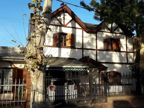 VENTA - CASA TRADICIONAL DE 3 DORMITORIOS - FISHERTON