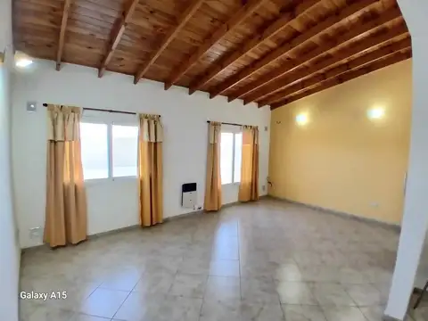 30 De Agosto 243 , Piso 1