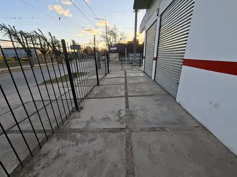 ALQUILER - LOCAL 50m2 - SOBRE AVENIDA