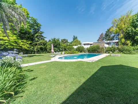 Casa en Venta con 6 cocheras