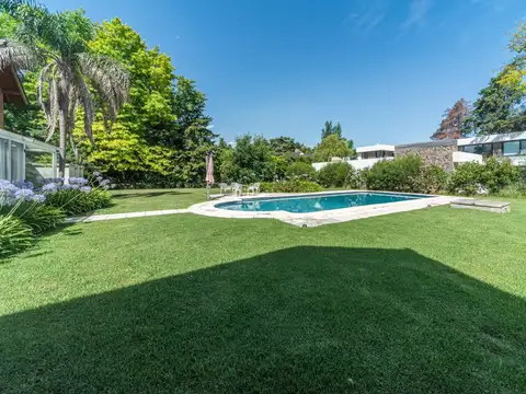 Casa 6 ambientes con 5 baños