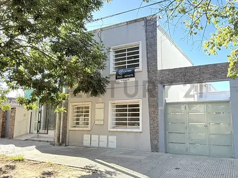 Departamento de 2 dormitorios con cochera y parrillero en zona tranquila. VENADO TUERTO.