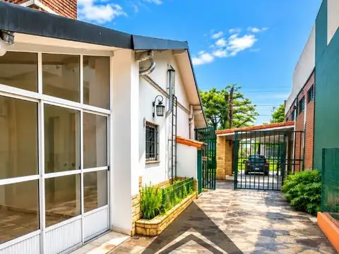 Casa en Venta con 4 cocheras