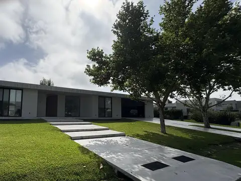Estancias Golf Club, Pilar