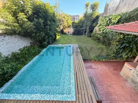 VENTA CASA 6 AMBIENTES CON COCHERA Y PARQUE CON PILETA EN FLORESTA