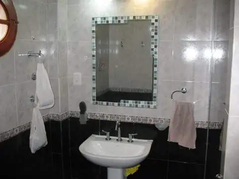 Casa 5 ambientes con 1 baño