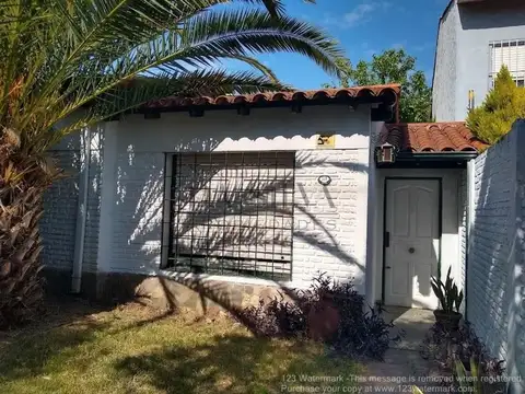 Casa 3 ambientes con 2 baños