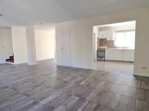 Depto Tipo Casa en Alquiler de 4 ambientes