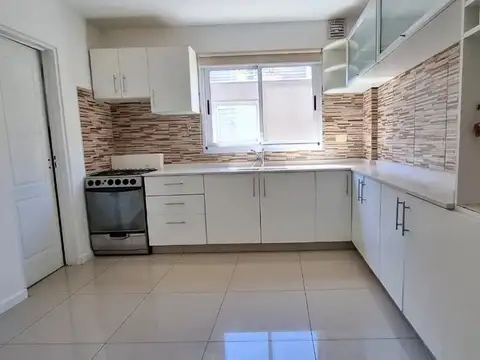 Depto Tipo Casa en Alquiler en Olivos, USD 1.700