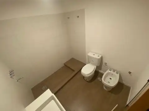 CASA DE PASILLO EN VENTA 3 DORMITORIOS CON PATIO