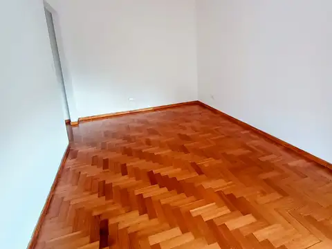 Alsina 100, Piso 8