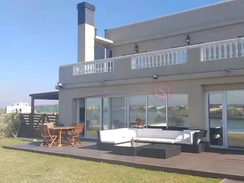 CASA EN VENTA  A LAGUNA SAN SEBASTIAN A10