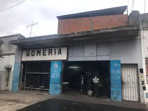Local con vivienda   