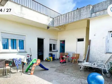 Casa 4 ambientes con 2 baños