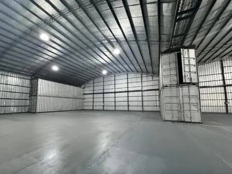 Alquiler Nave Industrial 2.100 m² en Complejo con Seg/24hs