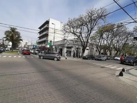 Av. Rocca 100