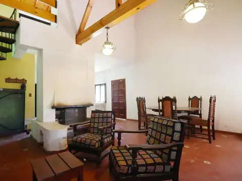 Casa en Venta con 4 cocheras