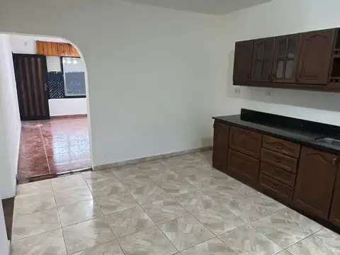 Casa en Alquiler con 2 cocheras