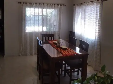 Casa 3 ambientes con 2 baños