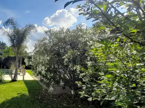 Venta Casa con quincho y pileta en Parque Sakura, Exaltacion de la Cruz