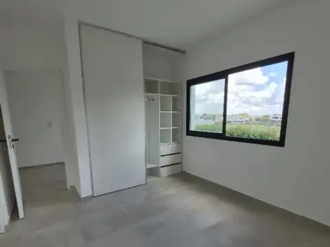 Casa en Venta en Barrio Villa Rosa, USD 215.000